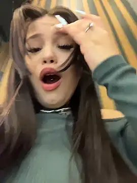 Snapshot of Chloe__Moon chatting on October 24, 2025, 1:10 pm Chloe Moon online show from October 24, 2025, 1:10 pm