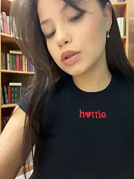 Chloe  Moon online show from June 12, 2026, 2:15 pm