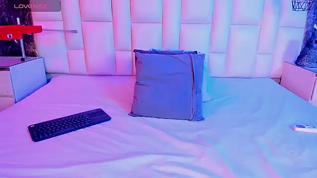 AntonellaQueenn online show from March 18, 2026, 11:13 am