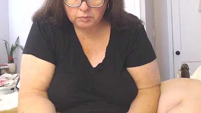 Snapshot of LauLauPAWG chatting on May 8, 2026, 6:12 pm LauLauPAWG online show from May 8, 2026, 6:12 pm