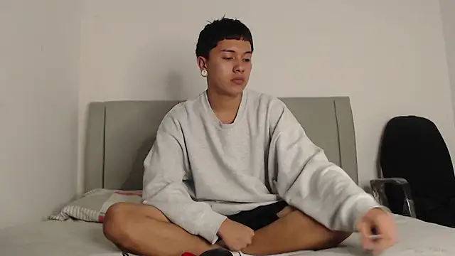 alex-lover online show from April 23, 2026, 6:09 pm