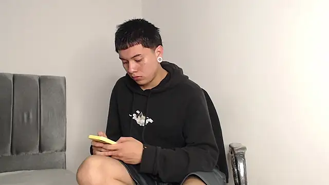 alex-lover online show from October 27, 2025, 12:33 am