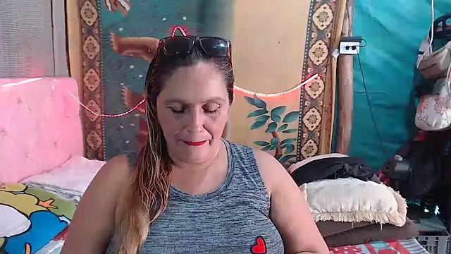 Snapshot of mom_son_dirty chatting on November 14, 2025, 1:59 pm mom son dirty online show from November 14, 2025, 1:59 pm