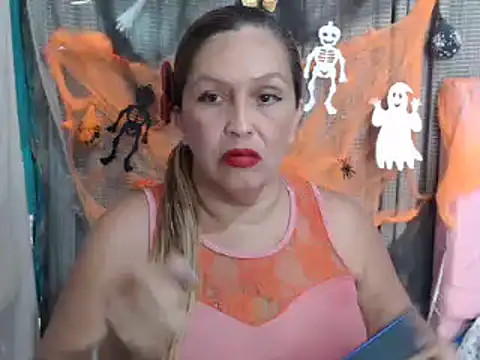 Snapshot of mom_son_dirty chatting on October 26, 2025, 1:55 pm mom son dirty online show from October 26, 2025, 1:55 pm