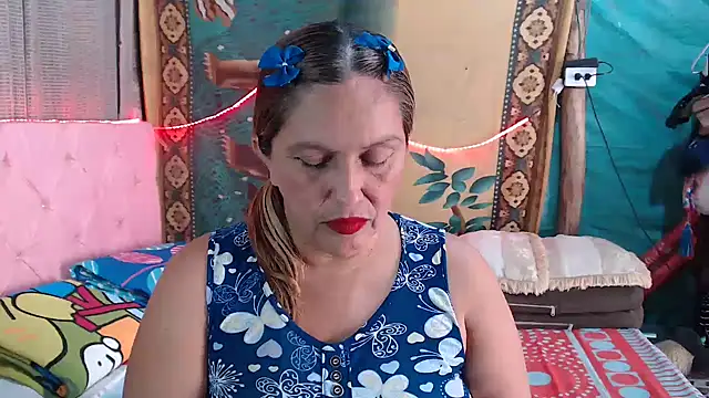 Snapshot of mom_son_dirty chatting on November 4, 2025, 2:10 pm mom son dirty online show from November 4, 2025, 2:10 pm