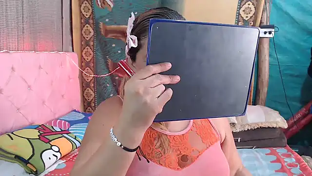 Snapshot of mom_son_dirty chatting on November 8, 2025, 2:42 pm mom son dirty online show from November 8, 2025, 2:42 pm