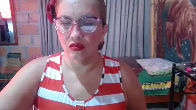 Snapshot of mom_son_dirty chatting on August 8, 2026, 1:29 pm mom son dirty online show from August 8, 2026, 1:29 pm