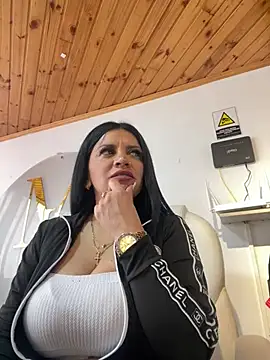 Snapshot of Milff_parkerrr chatting on March 8, 2025, 4:17 pm Milff parkerrr online show from March 8, 2025, 4:17 pm