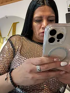 Snapshot of Milff_parkerrr chatting on February 22, 2025, 4:30 pm Milff parkerrr online show from February 22, 2025, 4:30 pm