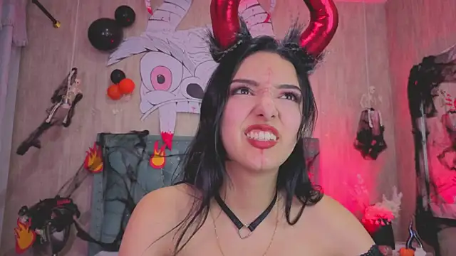 Snapshot of Marcelaa_fox chatting on October 31, 2025, 9:43 pm Marcelaa fox online show from October 31, 2025, 9:43 pm