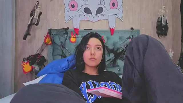 Snapshot of Marcelaa_fox chatting on October 29, 2025, 8:52 pm Marcelaa fox online show from October 29, 2025, 8:52 pm