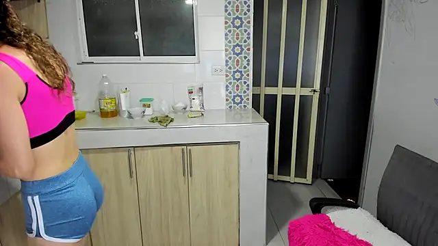 Snapshot of RachelJones_ chatting on April 27, 2026, 2:42 am RachelJones online show from April 27, 2026, 2:42 am