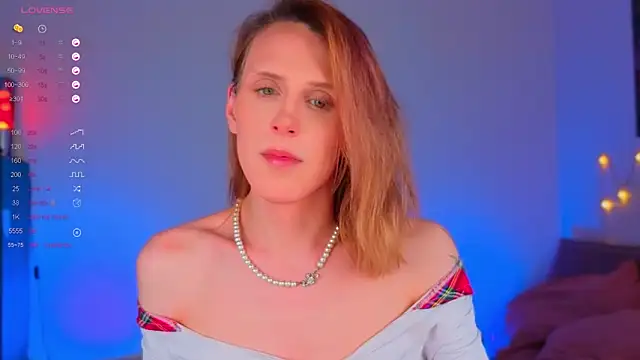  yourFoxy  online show from April 28, 2026, 8:35 pm