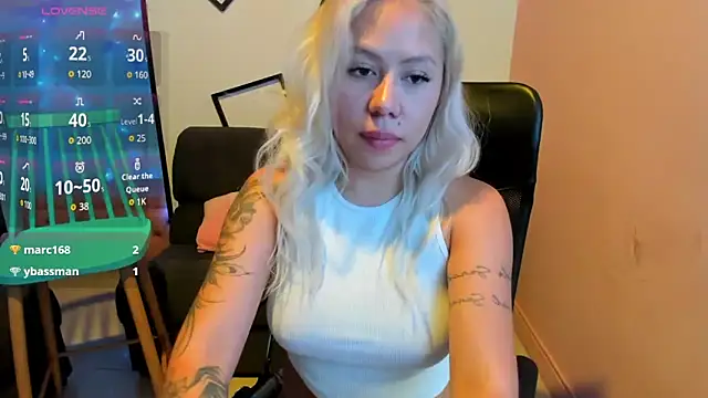 Snapshot of ConstansBlonde chatting on November 14, 2025, 8:23 pm ConstansBlonde online show from November 14, 2025, 8:23 pm