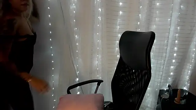 Snapshot of ConstansBlonde chatting on October 11, 2025, 8:10 pm ConstansBlonde online show from October 11, 2025, 8:10 pm