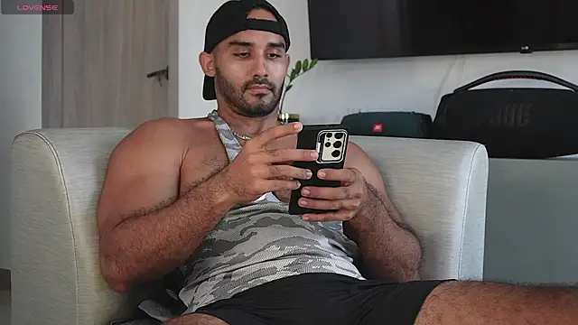 Snapshot of orion1993 chatting on November 7, 2025, 4:00 pm orion1993 online show from November 7, 2025, 4:00 pm