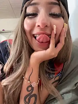 Snapshot of lunaapppp chatting on March 21, 2026, 8:19 am lunaapppp online show from March 21, 2026, 8:19 am