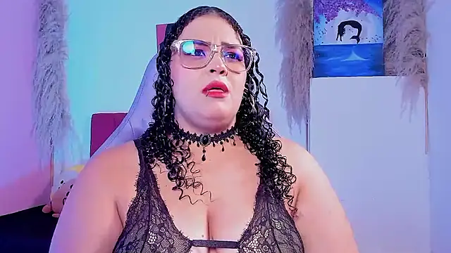 juli 2tyes online show from February 7, 2026, 3:25 am