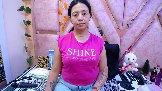 Snapshot of slut_anal_ chatting on November 28, 2025, 7:25 pm slut anal online show from November 28, 2025, 7:25 pm