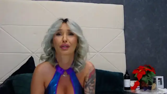 IssaSmith online show from June 27, 2026, 12:22 pm