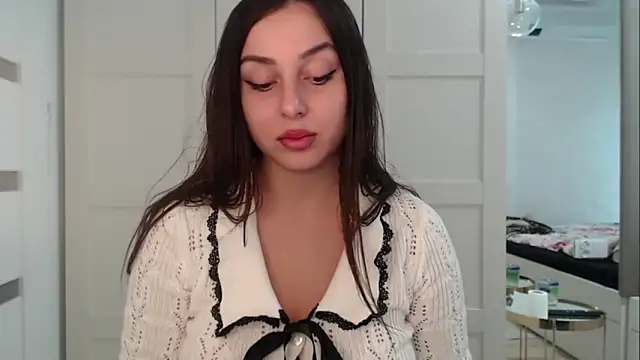 courtneyPerfect online show from October 10, 2025, 1:56 pm