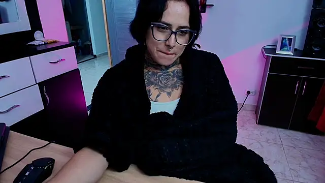 TinnaDawsom online show from January 19, 2025, 5:26 am