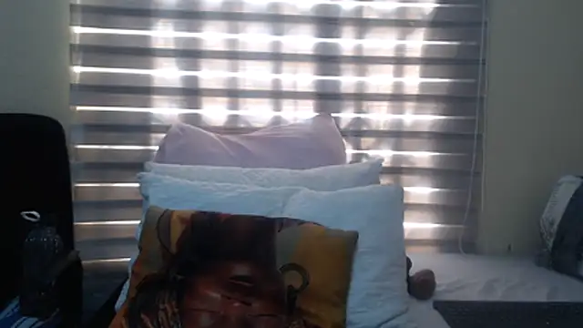 Snapshot of Foxybrownxx1 chatting on July 19, 2026, 6:44 am Foxybrownxx1 online show from July 19, 2026, 6:44 am