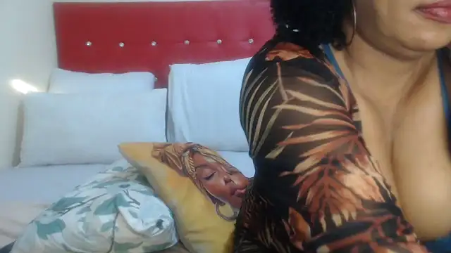 Snapshot of Foxybrownxx1 chatting on August 2, 2026, 5:50 am Foxybrownxx1 online show from August 2, 2026, 5:50 am