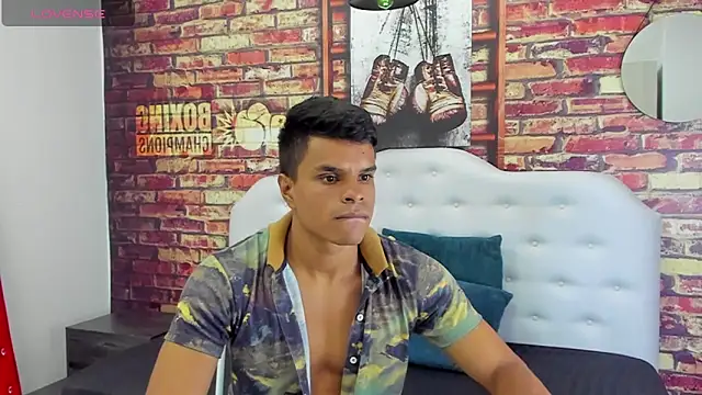 Derek Lustfordx online show from September 29, 2025, 11:27 am