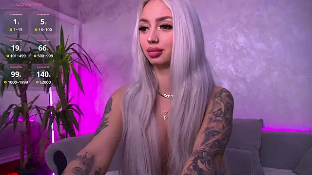 Snapshot of BambiAndAyline chatting on March 11, 2025, 4:19 am BambiAndAyline online show from March 11, 2025, 4:19 am