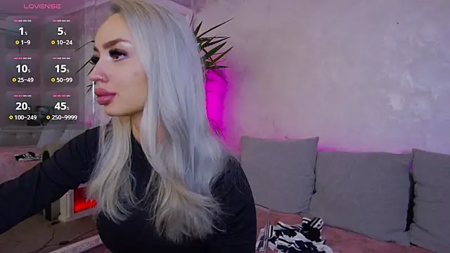 Snapshot of BambiAndAyline chatting on January 16, 2025, 4:07 am BambiAndAyline online show from January 16, 2025, 4:07 am