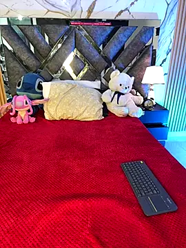 LylaLee111 online show from October 11, 2025, 1:12 pm