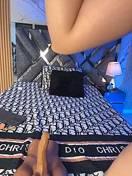 LylaLee111 online show from November 6, 2025, 1:04 pm