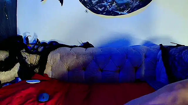 kira mz online show from October 20, 2025, 12:06 pm