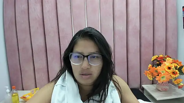 Miaa Smiith  online show from November 7, 2025, 3:55 am