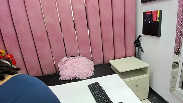 Miaa Smiith  online show from October 10, 2025, 3:29 am