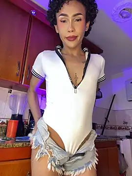 Ambarhilton online show from January 7, 2026, 2:38 am