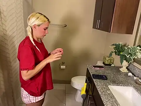girlfriendmissy online show from May 16, 2026, 1:37 am