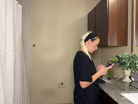 girlfriendmissy online show from March 19, 2026, 6:52 pm