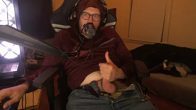 Snapshot of chicostick413 chatting on October 18, 2025, 4:25 am chicostick413 online show from October 18, 2025, 4:25 am