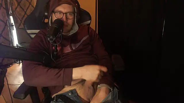 chicostick413 online show from March 31, 2026, 5:48 pm