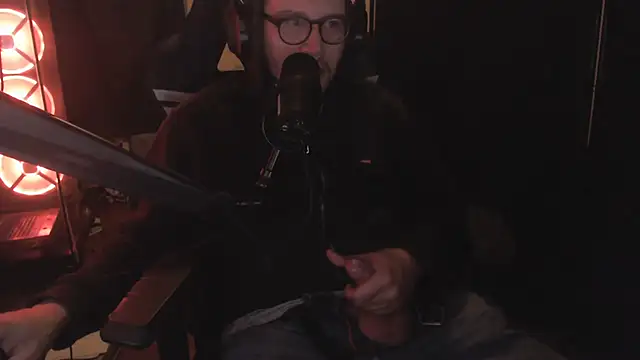 Snapshot of chicostick413 chatting on November 7, 2025, 3:44 am chicostick413 online show from November 7, 2025, 3:44 am