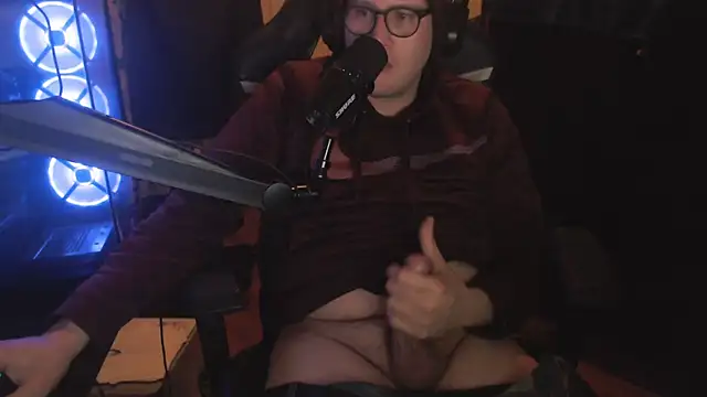 Snapshot of chicostick413 chatting on November 14, 2025, 3:43 am chicostick413 online show from November 14, 2025, 3:43 am