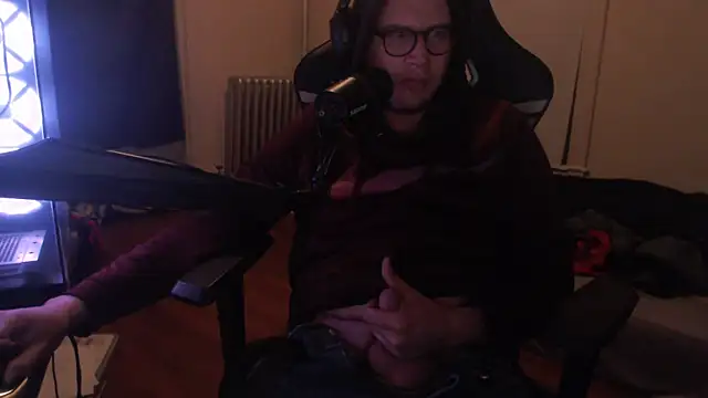 Snapshot of chicostick413 chatting on October 19, 2025, 12:24 am chicostick413 online show from October 19, 2025, 12:24 am