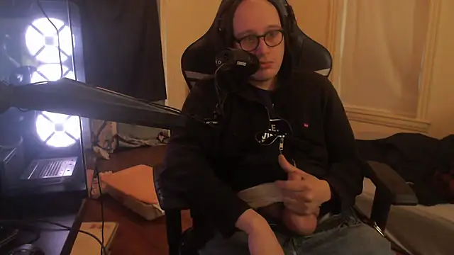 Snapshot of chicostick413 chatting on October 22, 2025, 1:32 pm chicostick413 online show from October 22, 2025, 1:32 pm