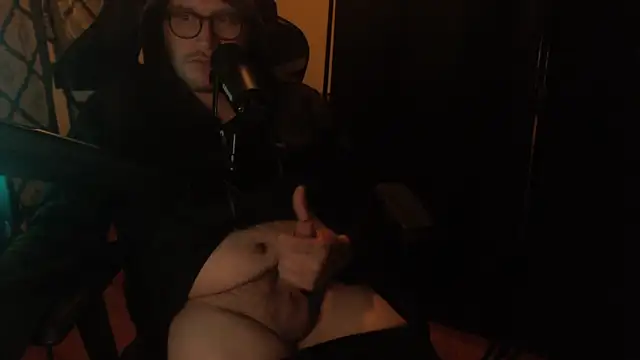 chicostick413 online show from April 13, 2026, 3:32 am