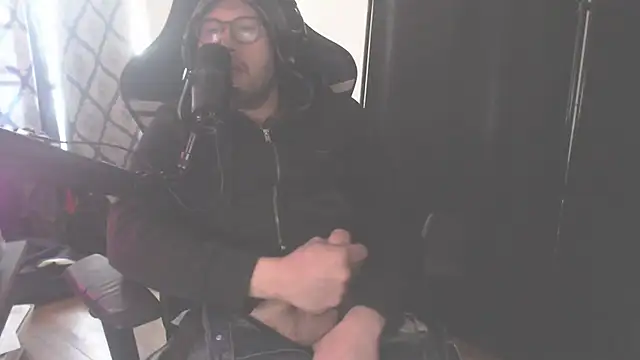 chicostick413 online show from February 4, 2026, 4:46 pm