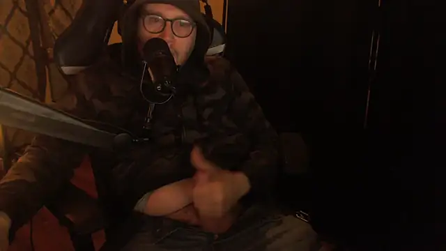 chicostick413 online show from April 9, 2026, 2:24 am