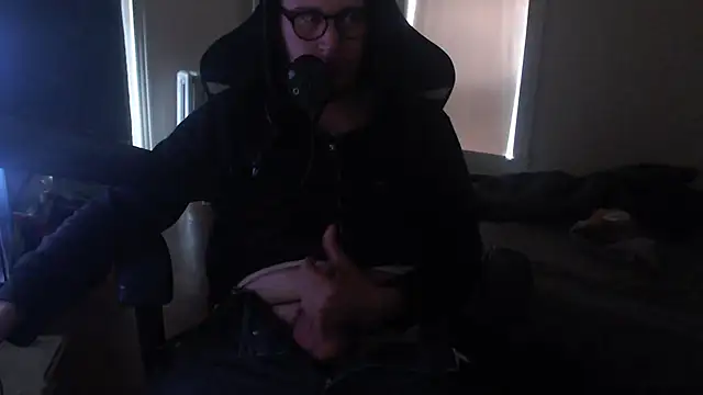 Snapshot of chicostick413 chatting on October 19, 2025, 5:37 pm chicostick413 online show from October 19, 2025, 5:37 pm