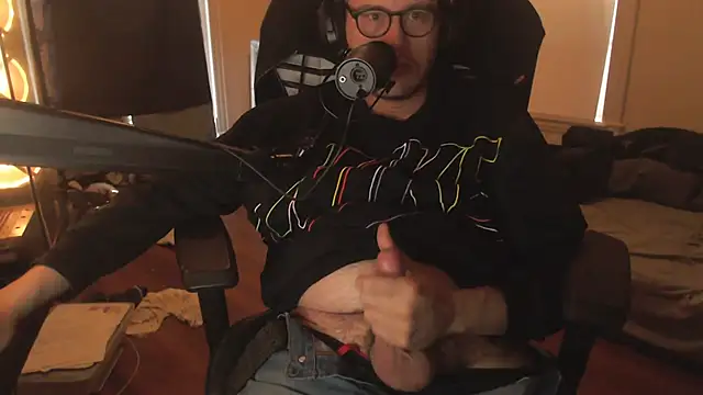 Snapshot of chicostick413 chatting on November 2, 2025, 6:13 pm chicostick413 online show from November 2, 2025, 6:13 pm